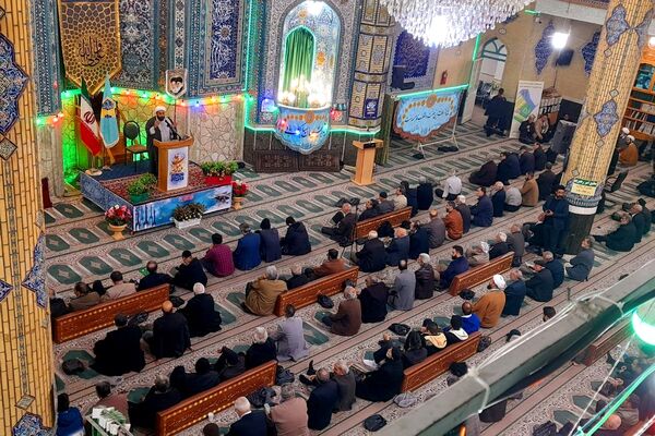 نماز عبادی جمعه این هفته با حضور پرشور مردم مؤمن و ولایت‌مدار ورامین 