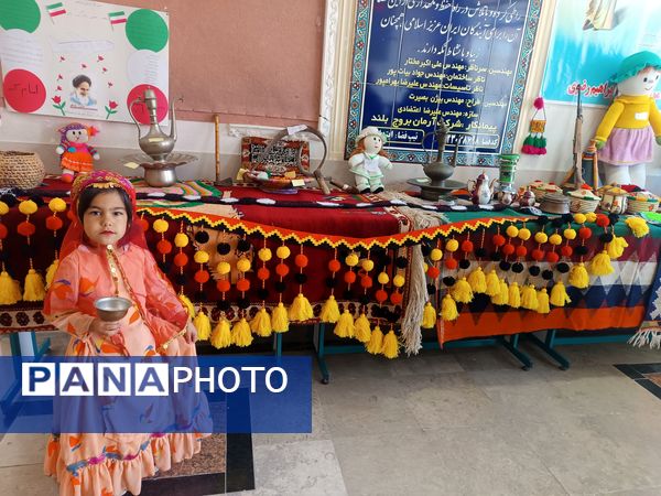 نمایشگاه صنایع دستی و جشنواره غذاهای سنتی به‌مناسبت دهه فجر 