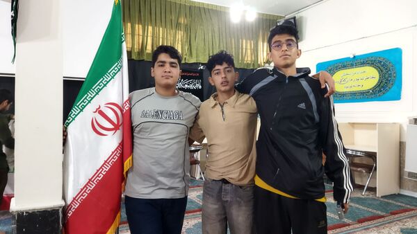آماده‌سازی نمازخانه دبیرستان شاهد برای استقبال از شهید گمنام