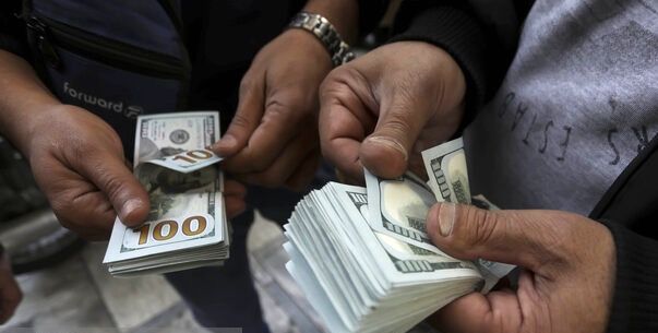 انجام معاملات ارزی ۴۰۰۰ بازرگان در بازار ارز تجاری