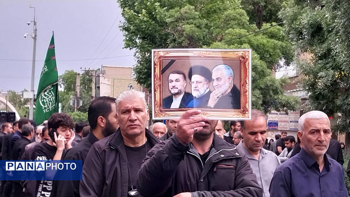 کاروان عزاداری شهیدان خدمت در خیابان‌های شهر اراک