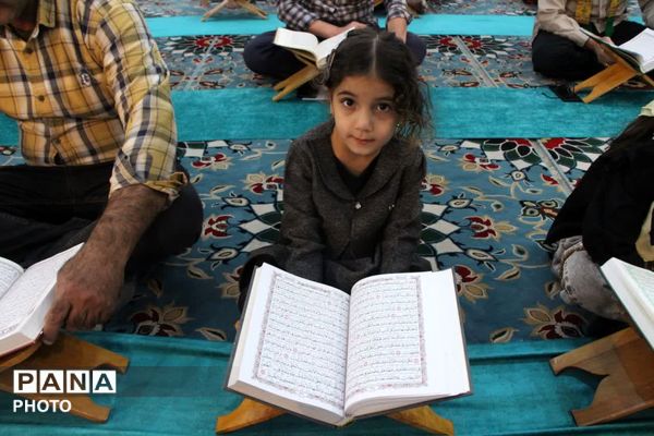 محفل جزء خوانی قرآن در امامزاده سید جعفر محمد یزد