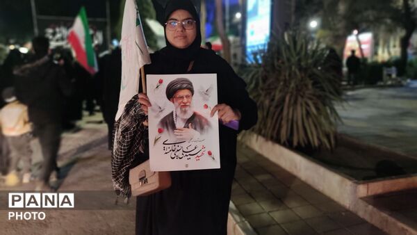 خوشحالی مردم نیشابور پس از اعلام رهبری آیت الله خامنه ای