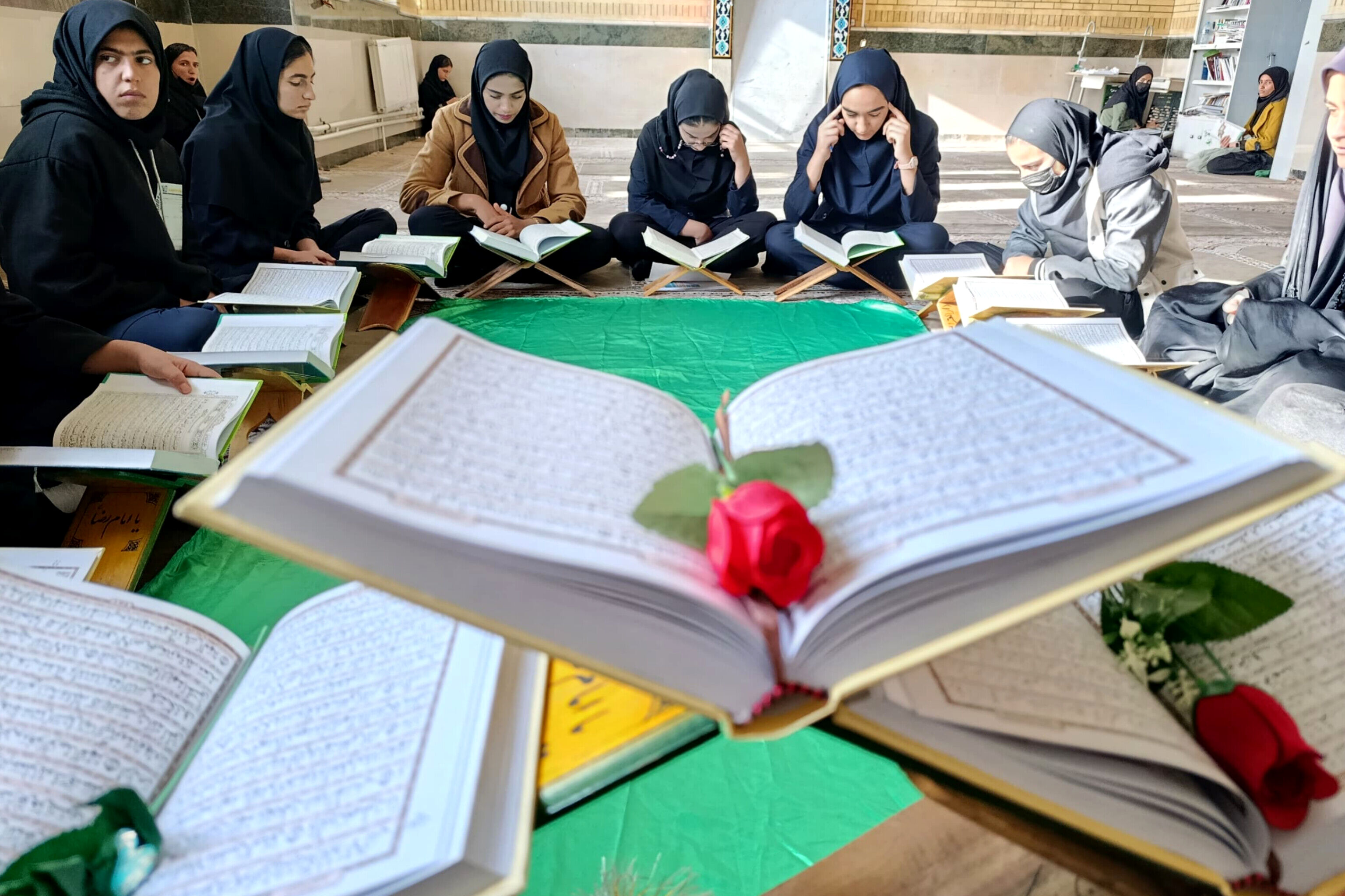 محفل انس با قرآن و مسابقات قرآن و عترت در دبیرستان الزهرا(س) دیشموک