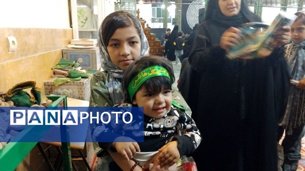 برپایی سفره حضرت‌رقیه (س) در شهر وردنجان