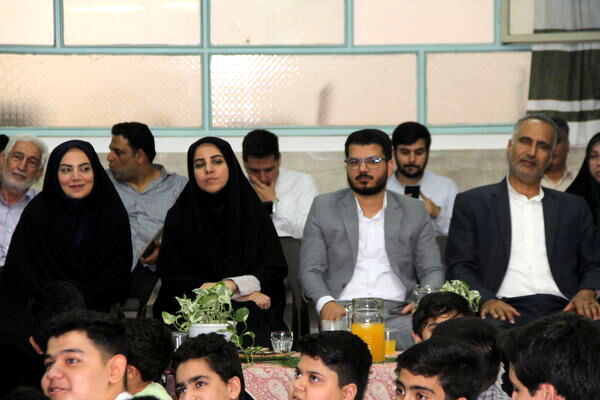 لبخند تکلیف، شکوه تقدیر در منطقه ۱۳