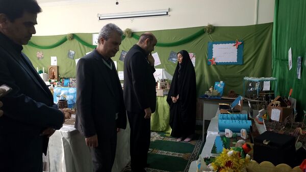 برگزاری نمایشگاه باقرآن تا آسمان در دبیرستان دخترانه امام حسین(ع)