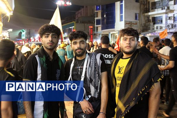حضور زائران در مراسم پیاده‌روی اربعین حسینی
