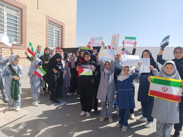 دانش‌آموزان دبستان نیک‌اندیشان چناران با جشن فرهنگ روستا و عشایر، اصالت ایرانی را زنده کردند