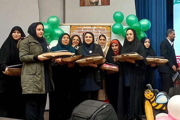 همایش معماران خشت اول در کهریزک؛ بزرگداشت معلمان پایه اول ابتدایی