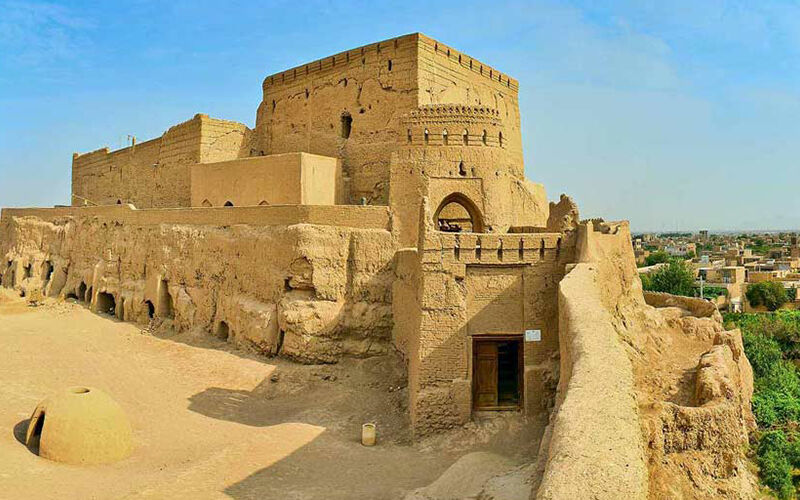  نارین قلعه میبد، یکی از قدیمی‌ترین قلعه‌های خشتی ایران