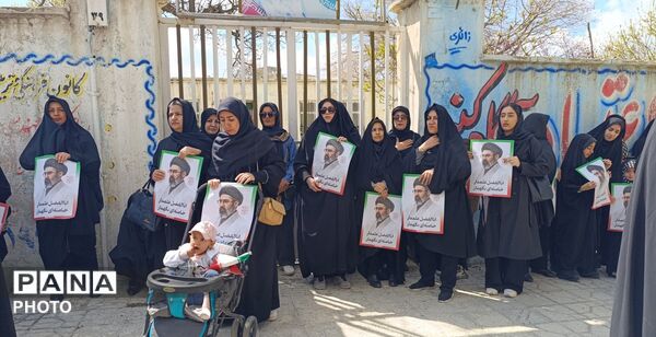 چهل روز تنهایی پس از شهادت امام انقلاب؛ مردم اسدآباد همچنان در صحنه