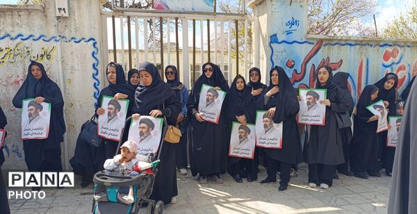 چهل روز تنهایی پس از شهادت امام انقلاب؛ مردم اسدآباد همچنان در صحنه