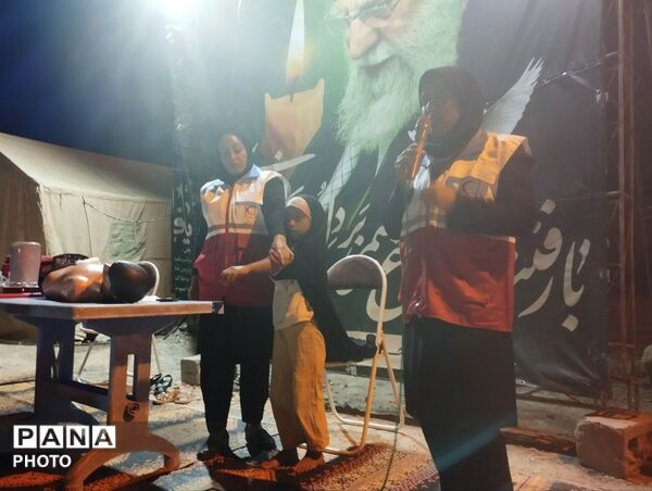 برگزاری دوره آموزشی هلال‌احمر در فین محله مارم ایستگاه وحدت