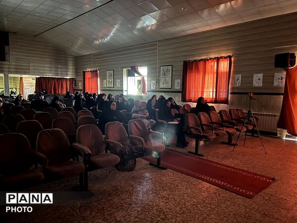  کارگاه خبرنویسی و روایتگری مجازی و عکاسی در کانون شهید مطهری ساوجبلاغ 