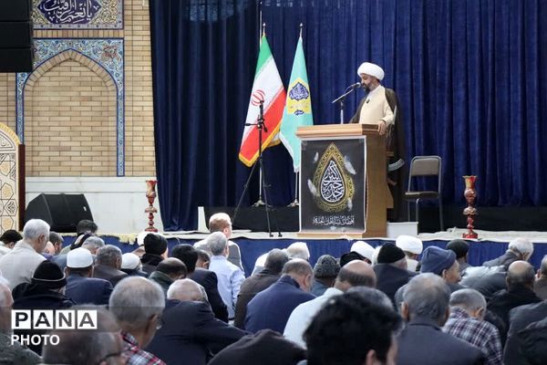 تجلیل از خادمین عرصه تربیت در نمازجمعه باقرشهر و کهریزک 