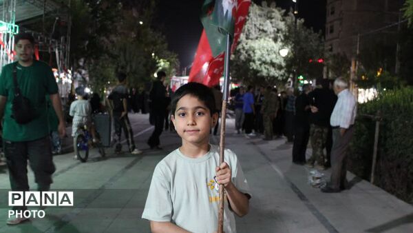 کودکان و نوجوانان ایران، پای کار انقلابند