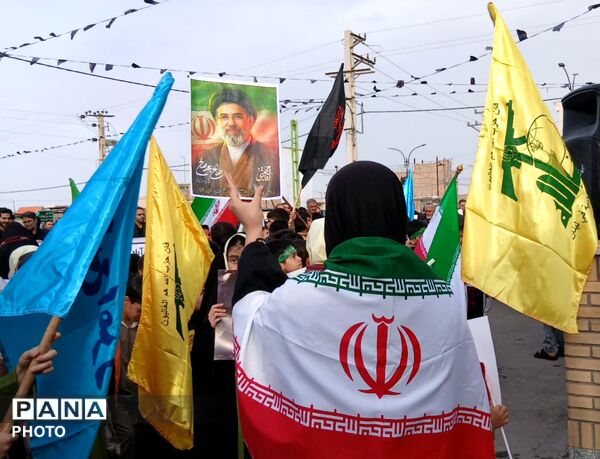اجتماع «بیعت» فرهنگیان و دانش‌آموزان جعفرآباد با رهبر جدید انقلاب 