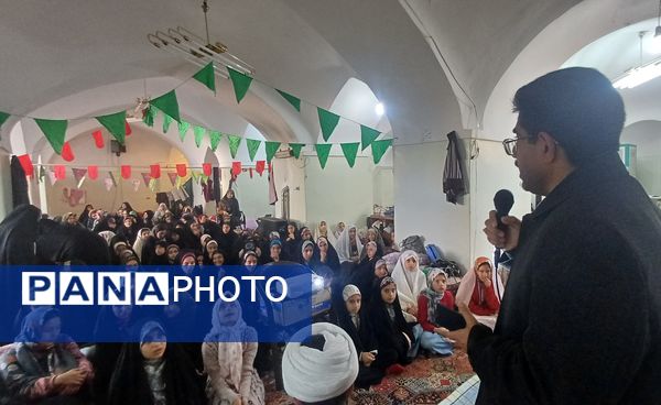 دانش آموزان  در جست و جوی آرامش و نزدیکی به خدا