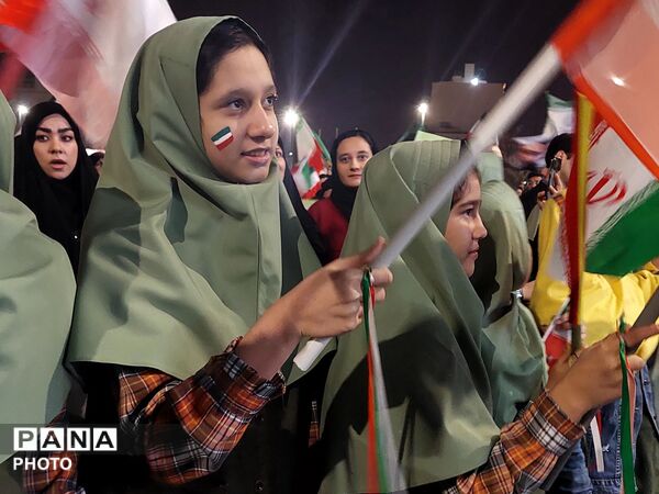 هم‌قدم با کودکان پایِ کارِ ایران
