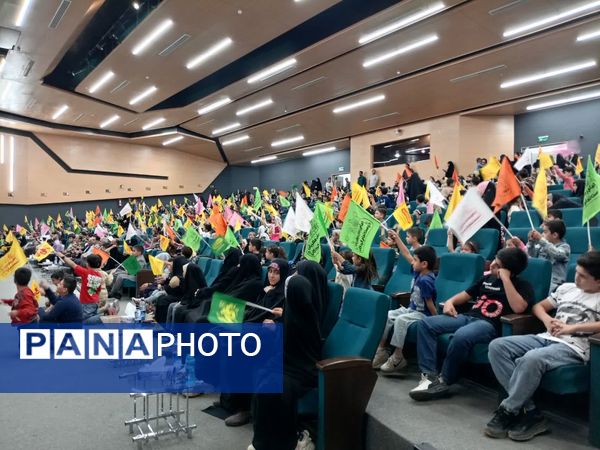 پایان شیرین دوره‌های آموزشی «غنچه‌های نور» با حضور چهره محبوب کودک و نوجوان در کاشان