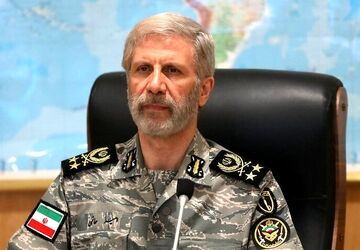امیرحاتمی: ارتش به هر متجاوزی پاسخی پشیمان‌کننده‌تر می‌دهد
