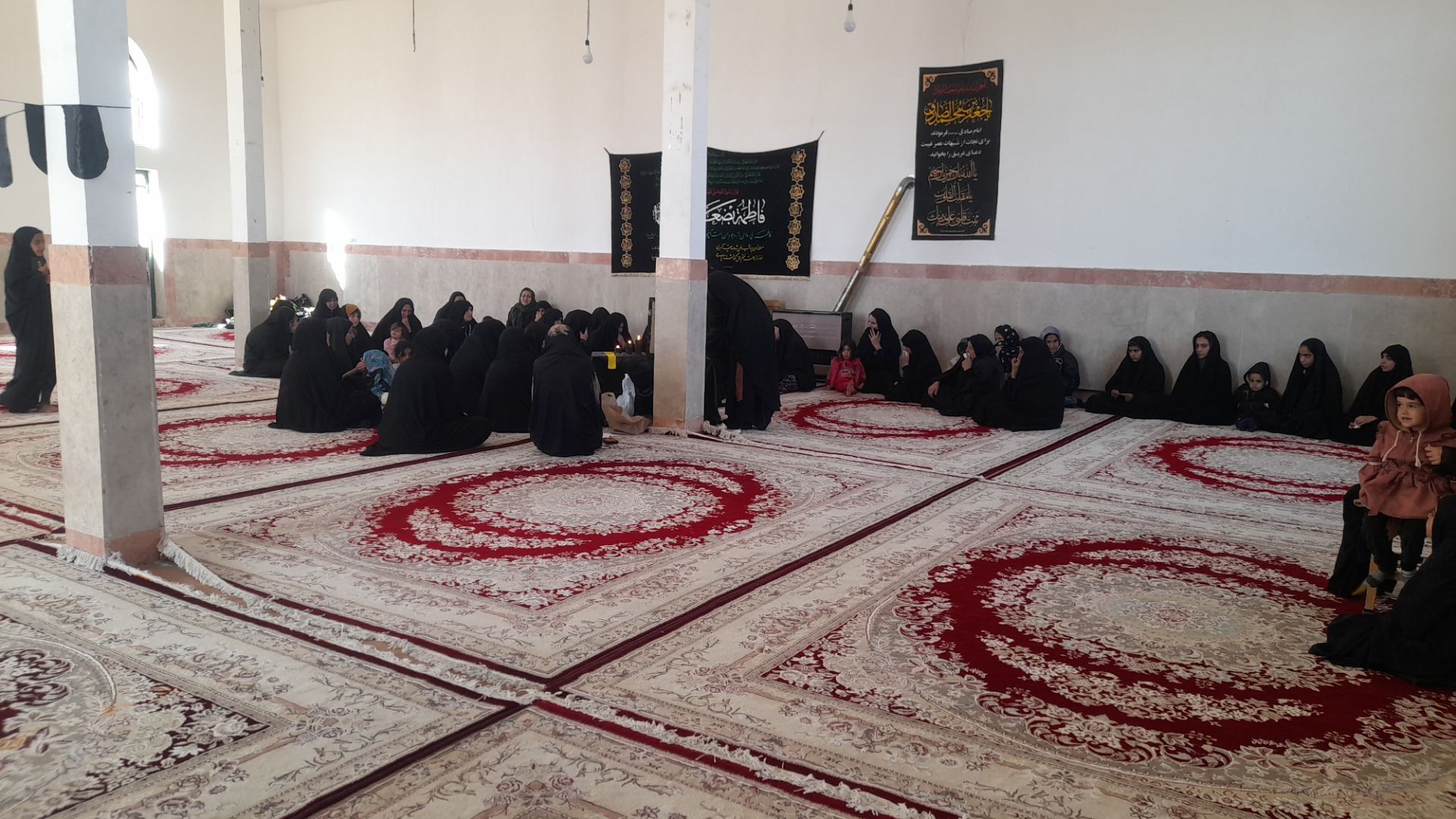 مراسم سوگواری شهادت رهبر در مسجد امام حسین (ع) روستای میرزابادشهرستان دلفان 
