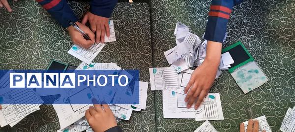 برگزاری انتخابات شورای دانش‌آموزی در دبیرستان شاهد طالقانی