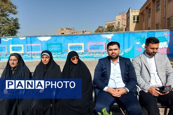 آغاز فصل نو آموزش با حضور شکوفه‌های کلای اولی در کهریزک 