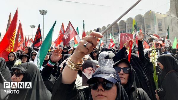 تجدید میثاق با آرمان‌های انقلاب، تهران در سوگِ رهبر شهید یکپارچه سیاه پوش شد