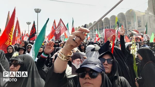 تجدید میثاق با آرمان‌های انقلاب، تهران در سوگِ رهبر شهید یکپارچه سیاه پوش شد