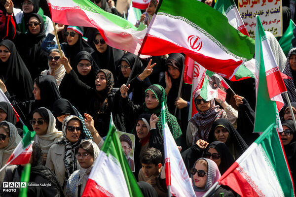 رزمایش دختران «جان‌فدای ایران»