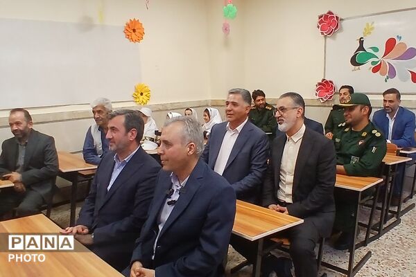 آغاز سال تحصیلی در مدرسه دخترانه مهرنگار باقر شهر با حضور مسئولان 