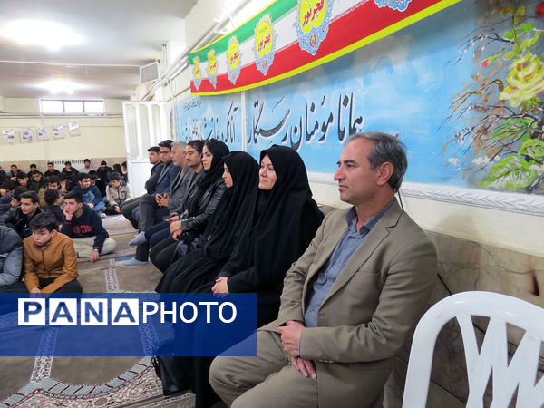 جشن انقلاب و کلنگ زنی زمین چمن دبیرستان شاهد امام حسین (ع)