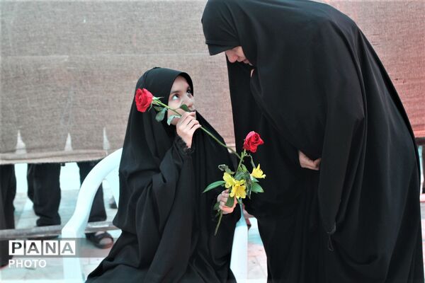 آیین خاکسپاری کودک شهید سه ساله جنگ رمضان در قم