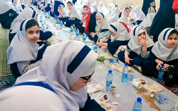 دانش‌آموزان بویین‌زهرایی در جشن روزه‌اولی‌ها از خدای خود تشکر کردند