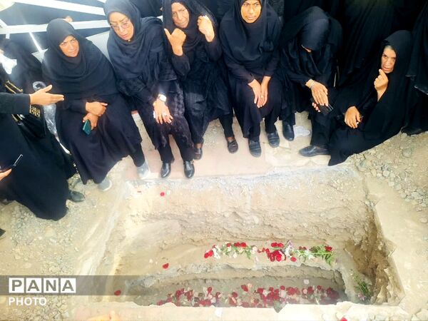 تشییع «شهیده فاطمه طاهری فرد» مدیر دبستان میناب در جیرفت