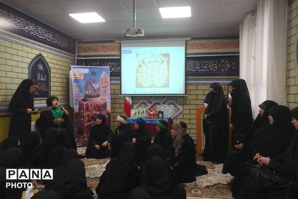 نماز مادر و دختری در دبیرستان عفت آهنگری 