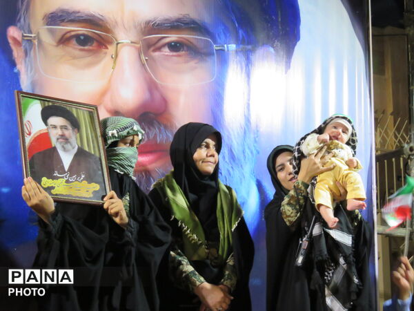 رژه دختران جان فدا همزمان با سراسر کشور در شهرستان خلیل آباد 