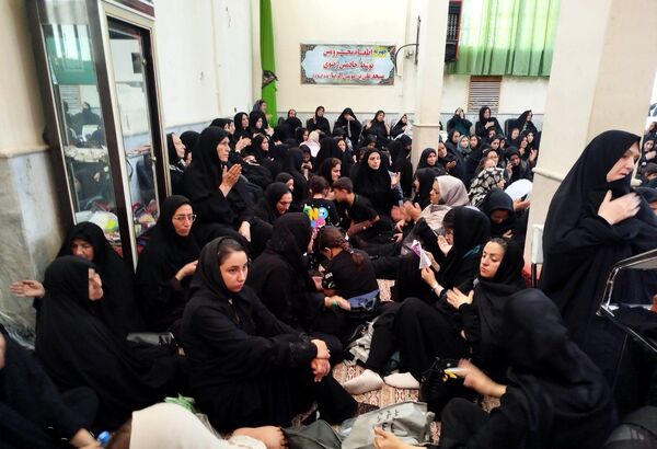 مراسم ظهر تاسوعا حسینی در مسجد شهدای گمنام 