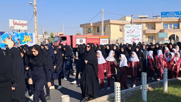 تشییع باشکوه شهید گمنام با بدرقه پرشور دانش‌آموزان
