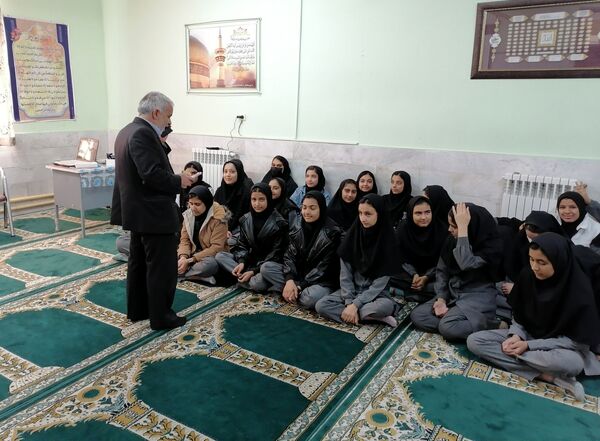 جلسه جهاد اسلامی حجاب و عفاف دختران در دبیرستان حاج مهدی روحانی شهرستان خلیل آباد 