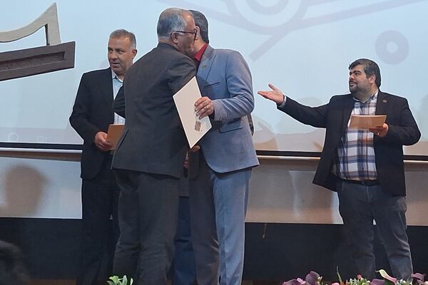 تجلیل از برگزیدگان جشنواره بزرگ جوانه در مجتمع آموزشی و فرهنگی علوم پزشکی شیراز 