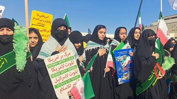 اجتماع عظیم دانش‌آموزان شهر مشهد به مناسبت روز دانش‌آموز