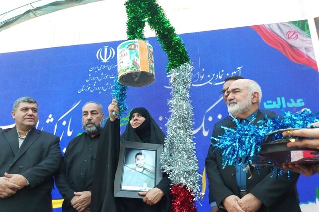 آیین نمادین نواختن زنگ آغاز سال تحصیلی و بازگشایی مدارس در خوزستان
