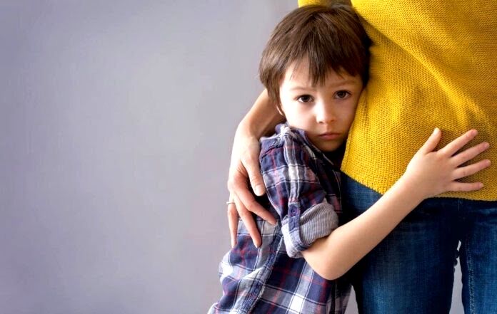 نقش والدین و مدارس در تقویت عزت نفس کودکان
