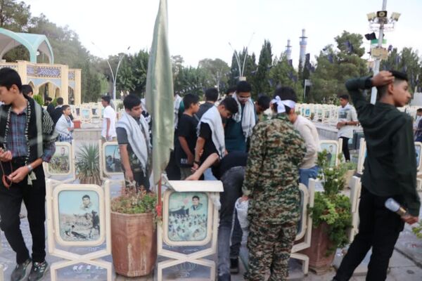 پویندگان پسر دوره ولایت (ایرانیوم ) در گلستان شهدای اصفهان 