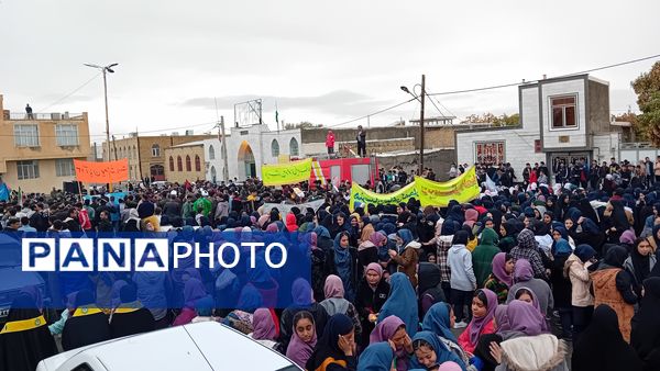 حماسه‌آفرینی دانش‌آموزان کمیجانی در راهپیمایی۱۳ آبان 