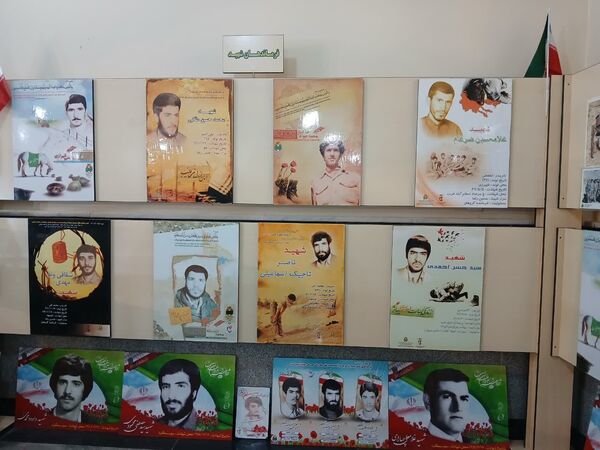 بازدید دانش‌آموزان از نمایشگاه دفاع مقدس واقع در مقبره شهدای گمنام شهرستان ورامین