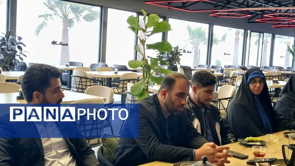 نشست فرماندار محمودآباد با اعضای شورای دانش‌آموزی 